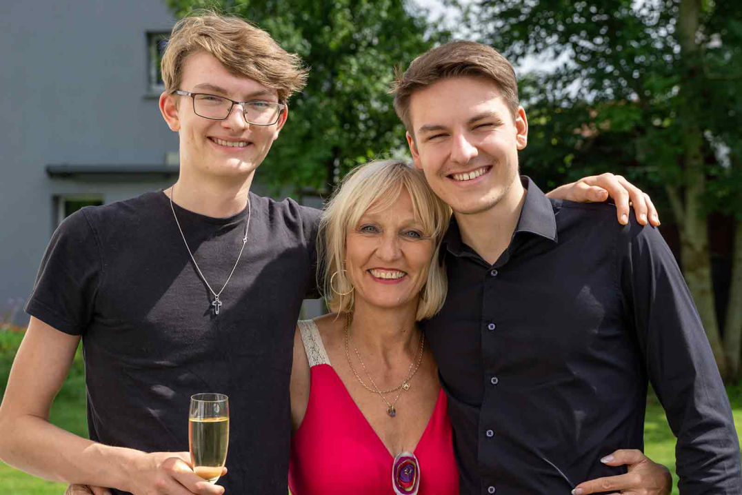 Angelika Beiersdorf mit ihren Söhnen